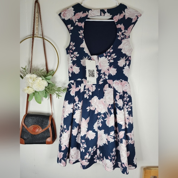 NWT Emerald Sundae Blue Floral Foil Fit & Flare Dress, Small - Picture 5 of 10